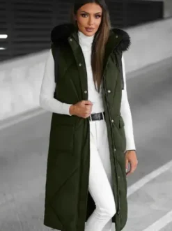 Kamizelka damska długa pikowana z futerkiem ciemno-zielona JS/5M3166/136Z^Ozonee Discount
