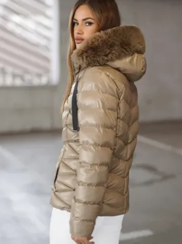 Kurtka zimowa damska pikowana z futerkiem beżowa JS/5M3138/62Z^Ozonee Fashion