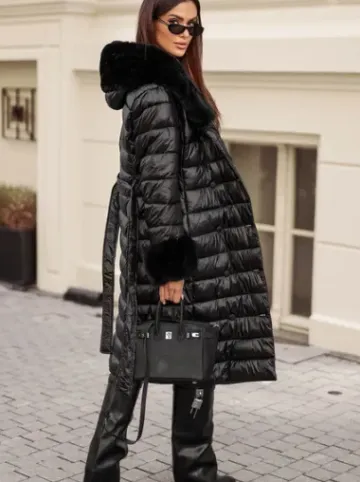 Płaszcz zimowy damski z futerkiem czarny JS/5M3160/392Z^Ozonee Outlet